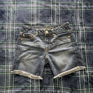 Y2K 2000s American Eagle dark blue denim cut off shorts. Size 00.